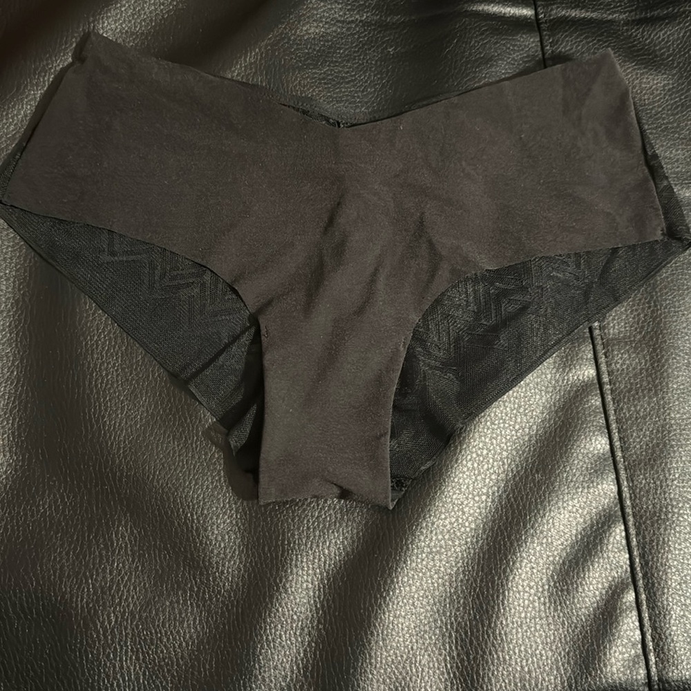Victoria Secret Black Cheeky Size:Small Condition: New, tag attached